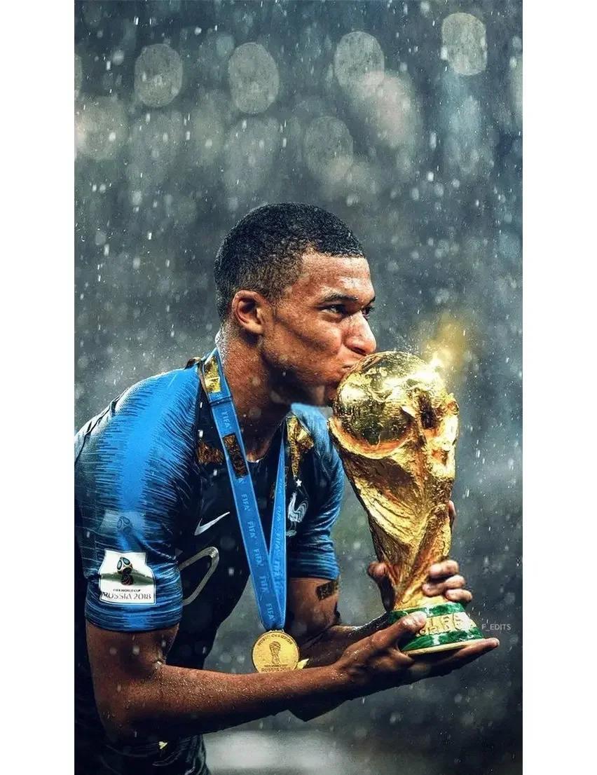 姆巴佩续约巴黎，未来去向仍成谜