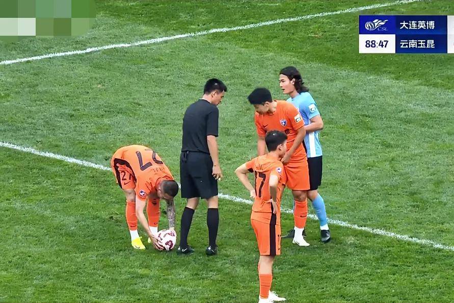 开云体育在线-中超裁判争议判罚合集