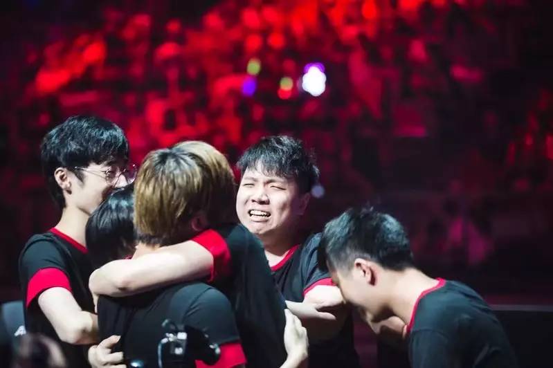 《电竞与传统体育的相似与不同》的简单介绍 《电竞与传统体育的相似与不同》的简单介绍