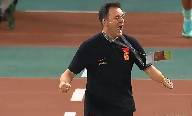 李可因伤退出国足，归化球员再减一员的简单介绍