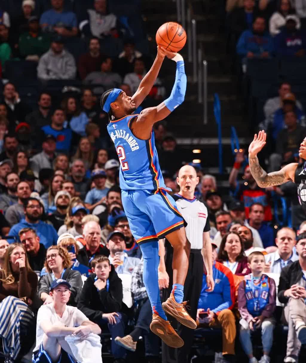 亚历山大40+5+5，雷霆新王冲击MVP的简单介绍