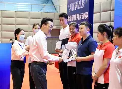 退役运动员进校园:千名冠军当体育辅导员 退役运动员进校园:千名冠军当体育辅导员