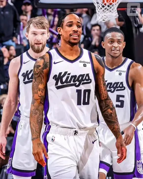 开云体育官网入口-湖人交易拉塞尔+首轮换德罗赞，阵容再升级