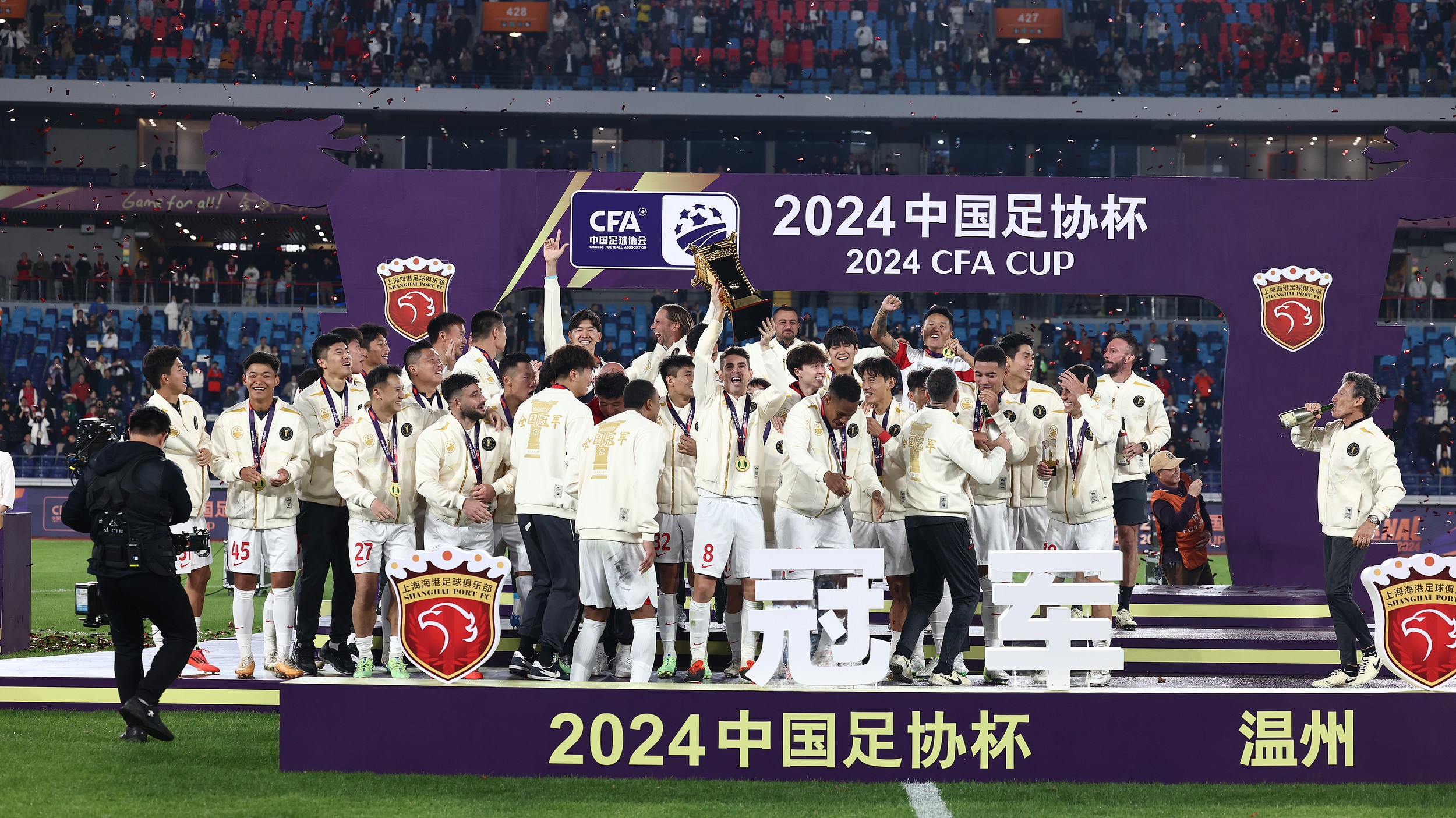 上海海港连胜势不可挡，冠军稳了？