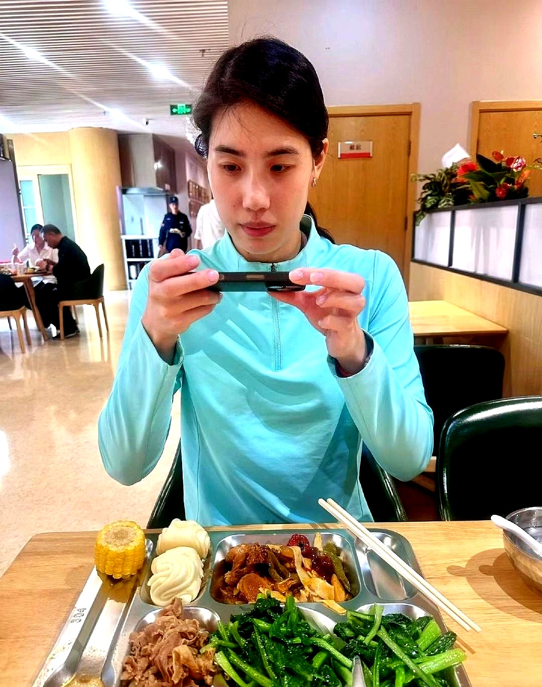 运动员饮食揭秘：冠军是怎么吃出来的？的简单介绍